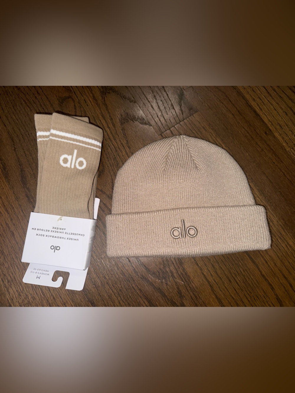 ALO Yoga NWT never worn tan Knit Beanie and Crew Socks Set